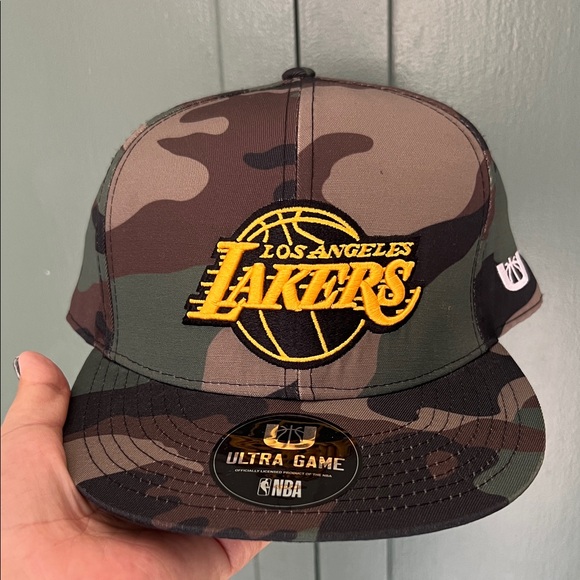 Los Angeles Lakers Hat NBA ULTRA GAME Embroidered Logo Snapback Camo RARE NWT - Picture 1 of 16